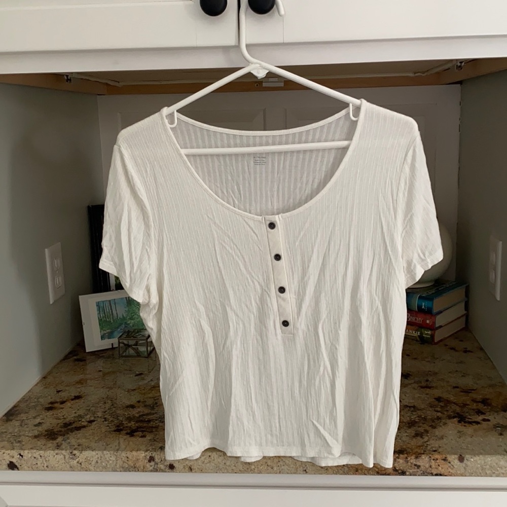 White short sleeve shirt